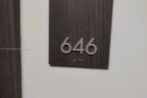 Condominio en venta en Aventura, Florida, 2 dormitorios, 105.17 m2 № 2034320 - foto 2