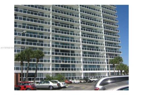 Condominio en venta en Aventura, Florida, 2 dormitorios, 105.17 m2 № 2034320 - foto 13