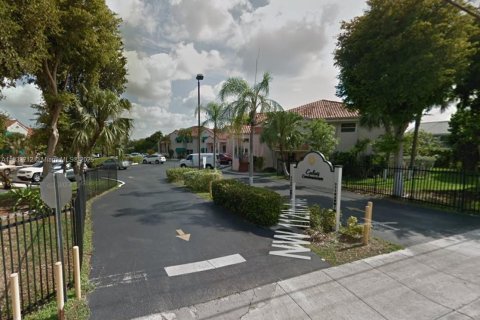 Condo in Sweetwater, Florida, 2 bedrooms  № 2077772