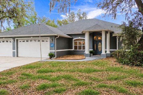 House in Lady Lake, Florida 3 bedrooms, 191.66 sq.m. № 2129573