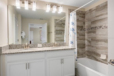 Townhouse in Davenport, Florida 4 bedrooms, 176.7 sq.m. № 1858331 - photo 23