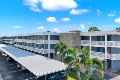 Condo in Saint Petersburg, Florida, 2 bedrooms  № 2204864