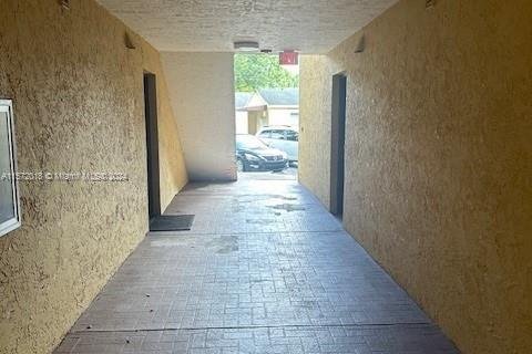 Copropriété à vendre à Pompano Beach, Floride: 1 chambre, 58.81 m2 № 1980709 - photo 23