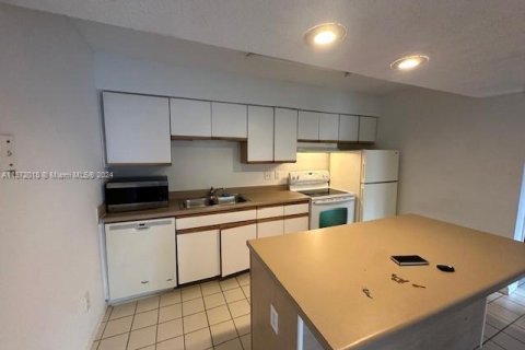 Copropriété à vendre à Pompano Beach, Floride: 1 chambre, 58.81 m2 № 1980709 - photo 2