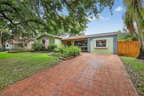 House in Hollywood, Florida 3 bedrooms, 147.53 sq.m. № 2063247 - photo 2