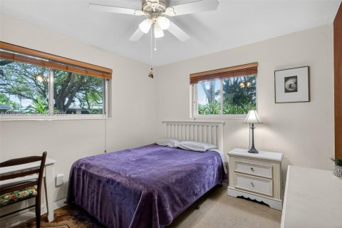 House in Hollywood, Florida 3 bedrooms, 147.53 sq.m. № 2063247 - photo 18