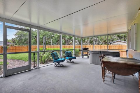 House in Hollywood, Florida 3 bedrooms, 147.53 sq.m. № 2063247 - photo 22