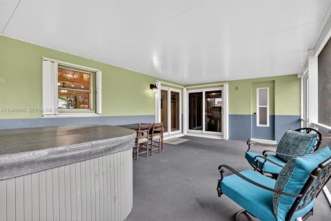 House in Hollywood, Florida 3 bedrooms, 147.53 sq.m. № 2063247 - photo 21