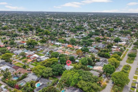 House in Hollywood, Florida 3 bedrooms, 147.53 sq.m. № 2063247 - photo 27