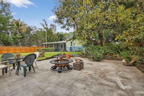 House in Hollywood, Florida 3 bedrooms, 147.53 sq.m. № 2063247 - photo 24