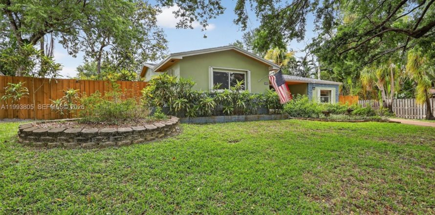 House in Hollywood, Florida 3 bedrooms, 147.53 sq.m. № 2063247