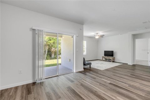 House in New Smyrna Beach, Florida 4 bedrooms, 169.83 sq.m. № 2237308 - photo 22