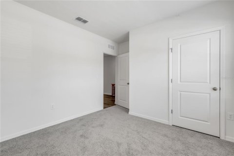 House in New Smyrna Beach, Florida 4 bedrooms, 169.83 sq.m. № 2237308 - photo 6