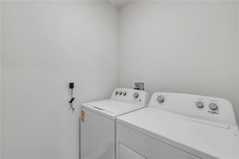 House in New Smyrna Beach, Florida 4 bedrooms, 169.83 sq.m. № 2237308 - photo 12