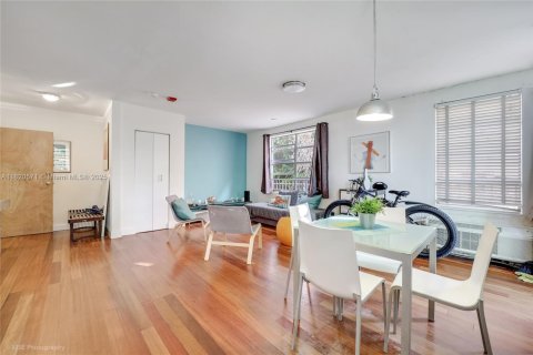 Condominio en alquiler en Miami Beach, Florida, 1 dormitorio, 49.89 m2 № 1938310 - foto 3