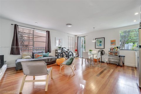 Condominio en alquiler en Miami Beach, Florida, 1 dormitorio, 49.89 m2 № 1938310 - foto 4