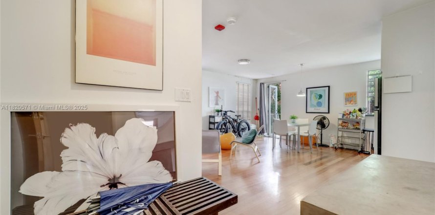 Condominio en Miami Beach, Florida, 1 dormitorio  № 1938310