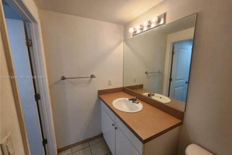 Condo in Miami, Florida, 1 bedroom  № 2033611 - photo 6