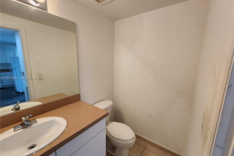 Condo in Miami, Florida, 1 bedroom  № 2033611 - photo 4