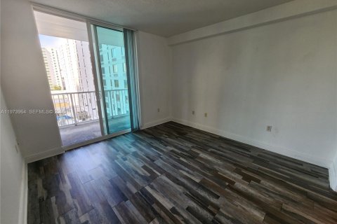 Condo in Miami, Florida, 1 bedroom  № 2033611 - photo 11