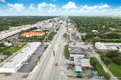 Купить коммерческую недвижимость в Норт-Майами, Флорида № 1980905 - фото 4