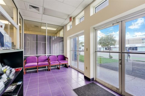 Купить коммерческую недвижимость в Норт-Майами, Флорида № 1980905 - фото 6