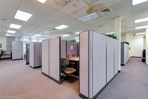 Купить коммерческую недвижимость в Норт-Майами, Флорида № 1980905 - фото 12