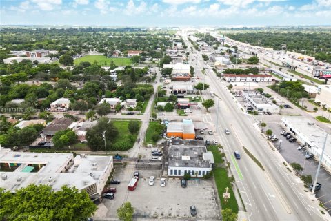 Купить коммерческую недвижимость в Норт-Майами, Флорида № 1980905 - фото 3