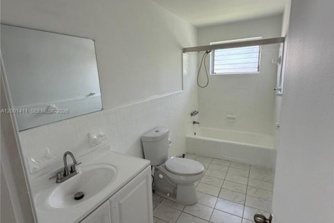Casa en alquiler en Miami, Florida, 2 dormitorios, 286.32 m2 № 2065830 - foto 7