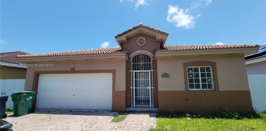 House in Miami, Florida 3 bedrooms, 139.54 sq.m. № 1766411