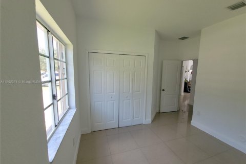 House in Miami, Florida 3 bedrooms, 139.54 sq.m. № 1766411 - photo 12