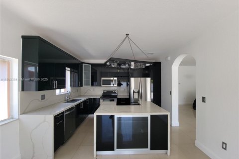 House in Miami, Florida 3 bedrooms, 139.54 sq.m. № 1766411 - photo 4