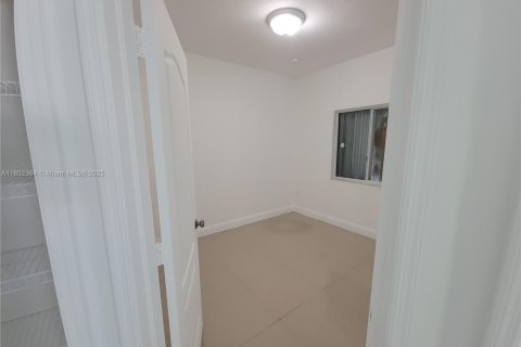 House in Miami, Florida 3 bedrooms, 139.54 sq.m. № 1766411 - photo 10