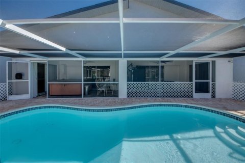 Commercial property in Cape Coral, Florida 4 bedrooms, 207.73 sq.m. № 2209787 - photo 21