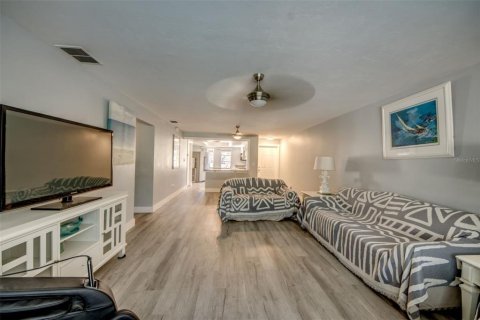 Commercial property in Cape Coral, Florida 4 bedrooms, 207.73 sq.m. № 2209787 - photo 15