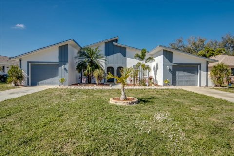 Commercial property in Cape Coral, Florida 4 bedrooms, 207.73 sq.m. № 2209787