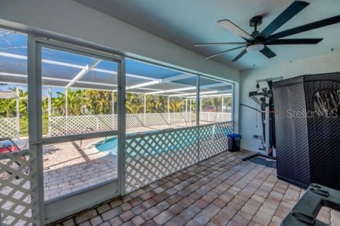Commercial property in Cape Coral, Florida 4 bedrooms, 207.73 sq.m. № 2209787 - photo 24