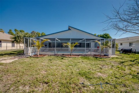Commercial property in Cape Coral, Florida 4 bedrooms, 207.73 sq.m. № 2209787 - photo 20