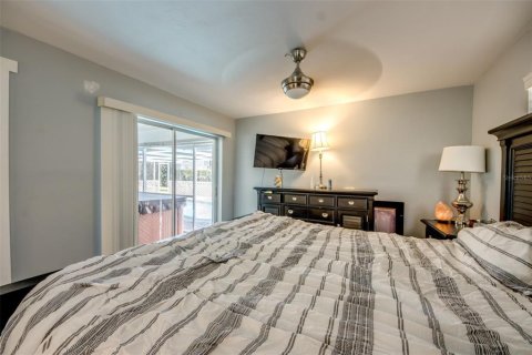 Commercial property in Cape Coral, Florida 4 bedrooms, 207.73 sq.m. № 2209787 - photo 14