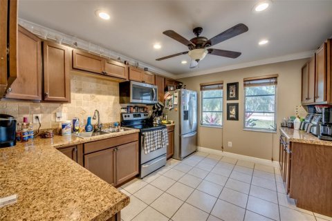 Commercial property in Cape Coral, Florida 4 bedrooms, 207.73 sq.m. № 2209787 - photo 19
