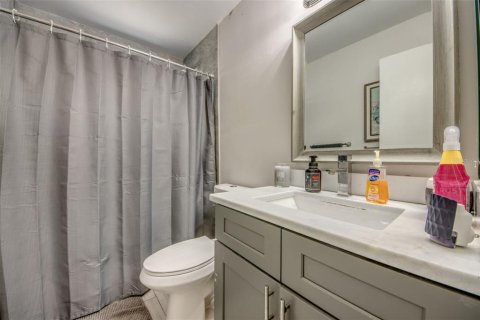 Commercial property in Cape Coral, Florida 4 bedrooms, 207.73 sq.m. № 2209787 - photo 25