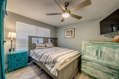 Commercial property in Cape Coral, Florida 4 bedrooms, 207.73 sq.m. № 2209787 - photo 8