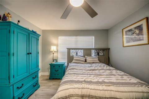 Commercial property in Cape Coral, Florida 4 bedrooms, 207.73 sq.m. № 2209787 - photo 9