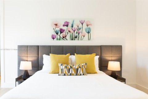 Adosado en alquiler en Miami, Florida, 4 dormitorios, 256.13 m2 № 2060052 - foto 17