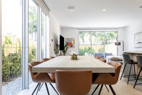 Adosado en alquiler en Miami, Florida, 4 dormitorios, 256.13 m2 № 2060052 - foto 5