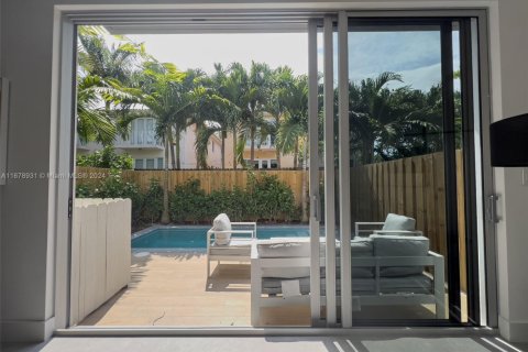 Adosado en alquiler en Miami, Florida, 4 dormitorios, 256.13 m2 № 2060052 - foto 10