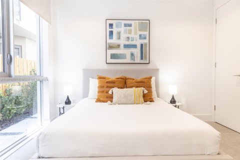 Adosado en alquiler en Miami, Florida, 4 dormitorios, 256.13 m2 № 2060052 - foto 12