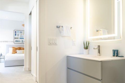 Adosado en alquiler en Miami, Florida, 4 dormitorios, 256.13 m2 № 2060052 - foto 14