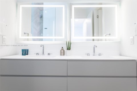 Adosado en alquiler en Miami, Florida, 4 dormitorios, 256.13 m2 № 2060052 - foto 30
