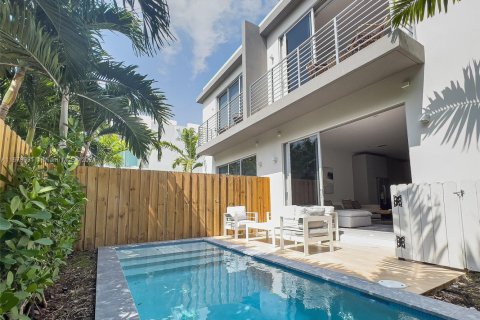 Adosado en alquiler en Miami, Florida, 4 dormitorios, 256.13 m2 № 2060052 - foto 2